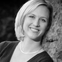 Founder of Anti-na, Kristen Del Dosso, image of woman at the beach black and white